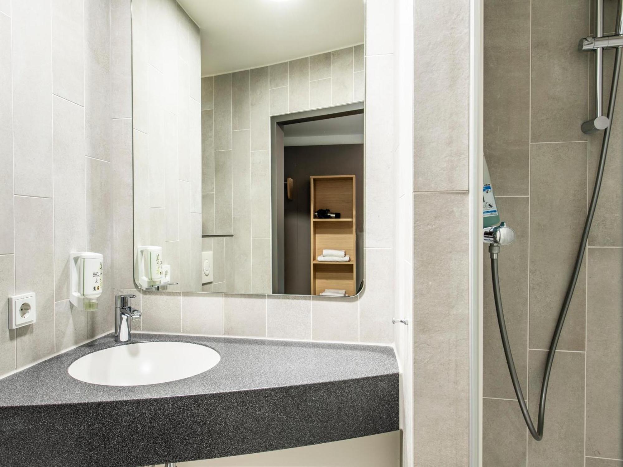B&B Hotel Nuernberg-Hbf ภายนอก รูปภาพ