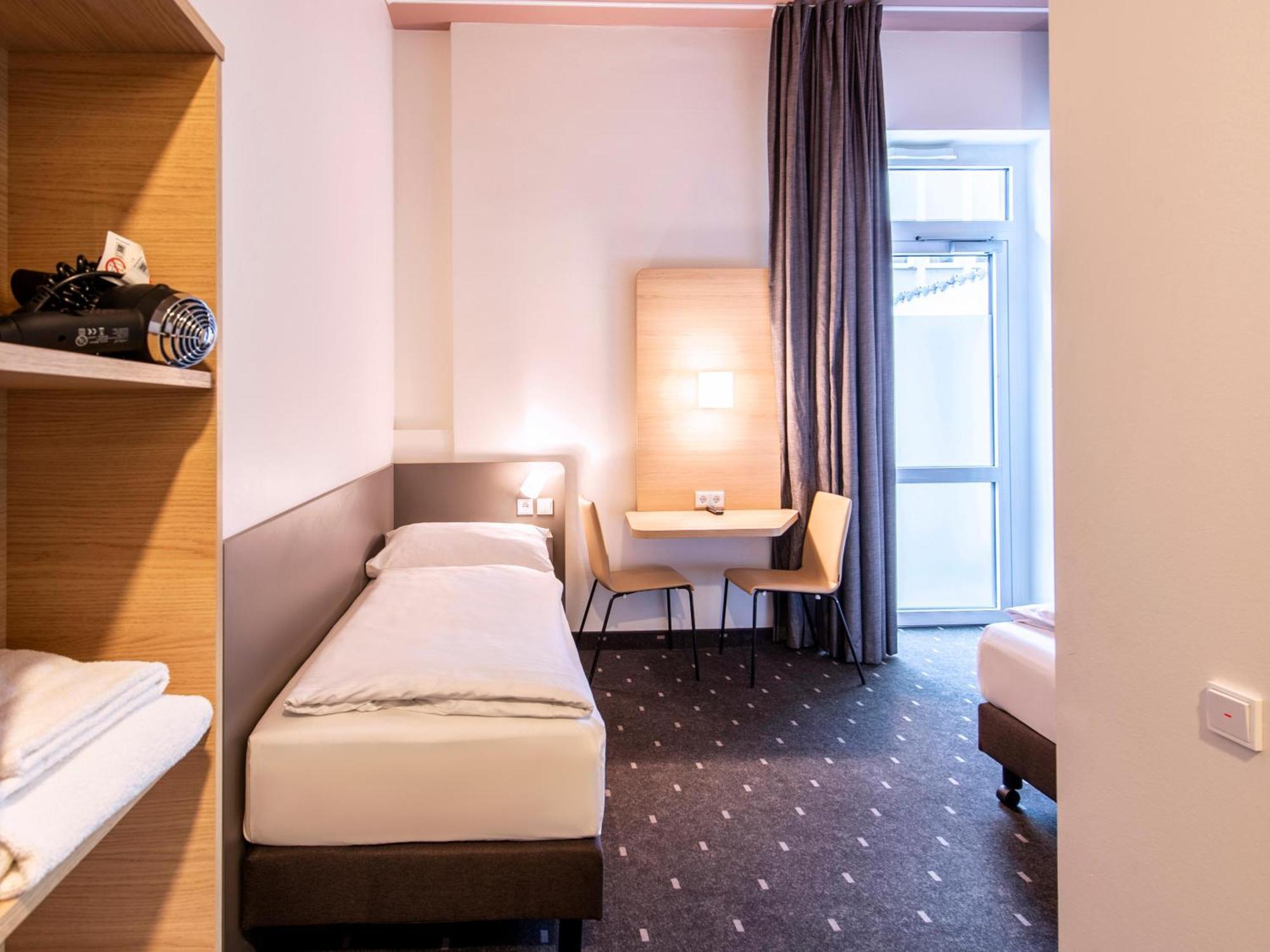 B&B Hotel Nuernberg-Hbf ภายนอก รูปภาพ